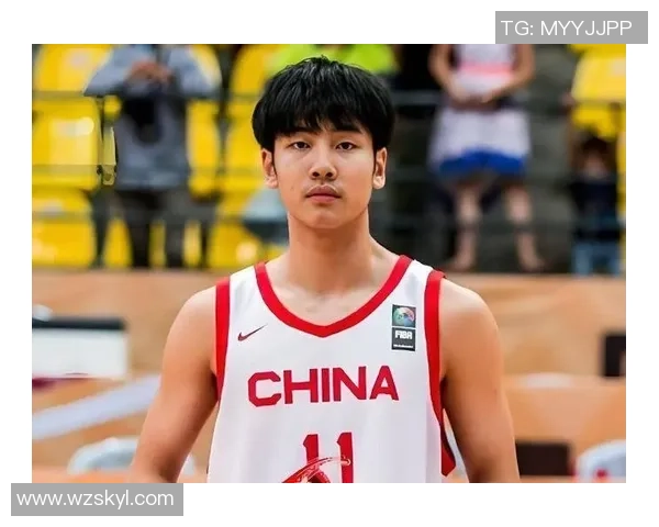 17分钟轰17+6！中国男篮18岁2米03前锋留美再闪烁：轻松夺MVP